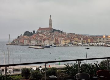 croatia/rovinj-riviera/restaurant/laurel-berry-restaurant