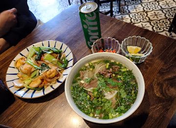 vietnam/hanoi/restaurant/noodle-roll