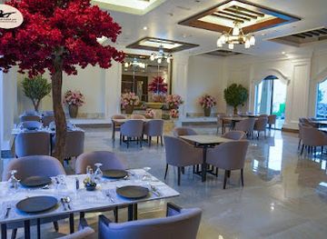 united-arab-emirates/western-region-al-dhafra/restaurant/the-palms-restaurant