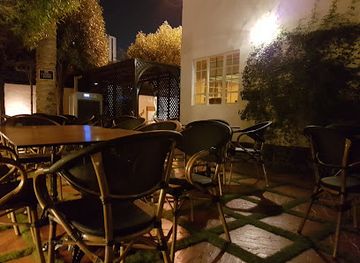 bahrain/manama/adliya/restaurant/coco-s