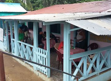 nicaragua/pearl-cays/restaurant/roxana-francis-place