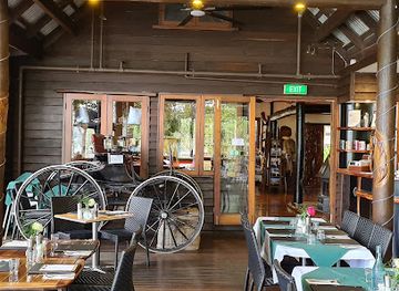 australia/southern-queensland/restaurant/secrets-on-the-lake-dining-on-the-deck-cafe