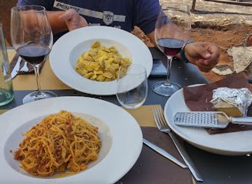 italy/langhe/restaurant/osteria-more-e-macine