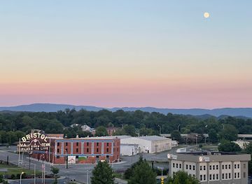 tennessee/bristol-motor-speedway/restaurant/vivian-s-table