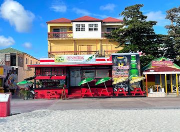 sint-maarten/great-bay-beach/restaurant/eat-something