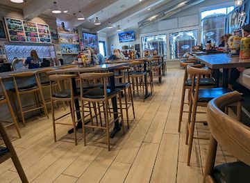 florida/destin-beach/restaurant/beach-camp-brewpub