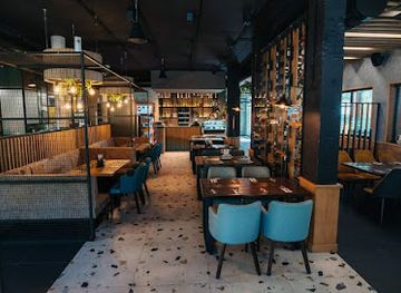 bulgaria/pleven/restaurant/street-view-park