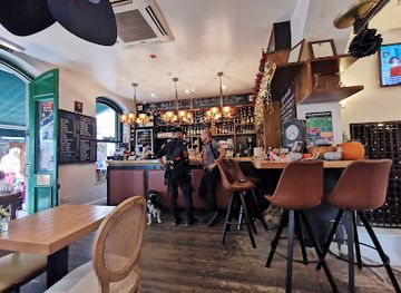 gibraltar/queensway-quay-marina/restaurant/jury-s-cafe-and-wine-bar