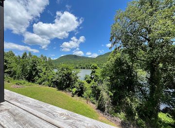 tennessee/tennessee-river-gorge/restaurant/the-upper-bank