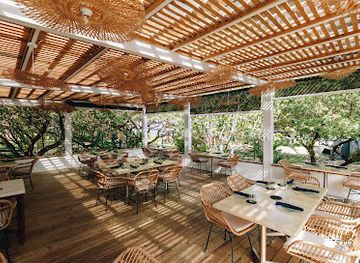 honduras/bay-islands/restaurant/azure-restaurant-and-bar