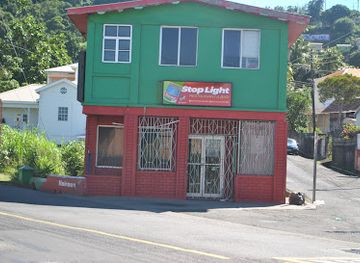 saint-vincent-and-the-grenadines/la-soufriere/restaurant/stop-light-restaurant-bar