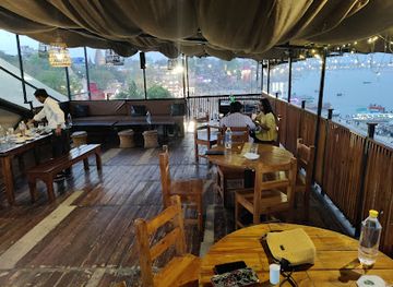 india/varanasi/assi-ghat/restaurant/root-restaurant-and-river-club