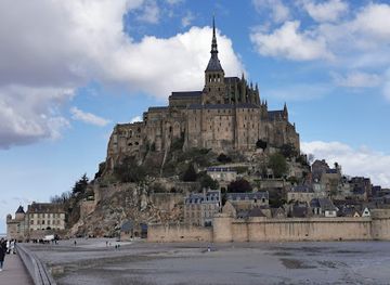 france/mont-saint-michel-bay/restaurant/le-chapeau-rouge