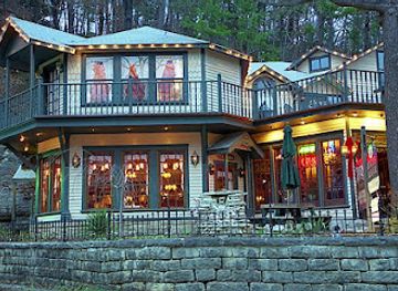 arkansas/ozark-national-forest/restaurant/rogue-s-manor