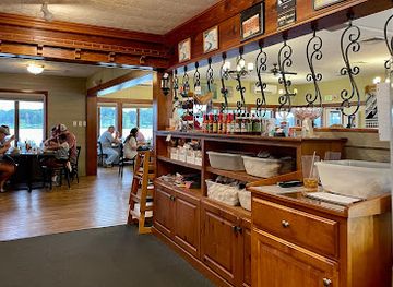 indiana/hoosier-national-forest/restaurant/stoll-s-lakeview-restaurant