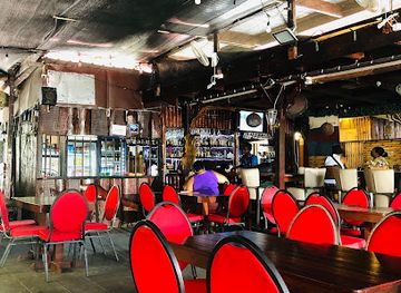 suriname/paramaribo/restaurant/hook-catch