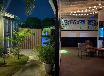 jamaica/surrey-county/restaurant/roun-suh