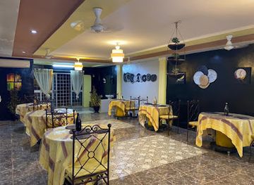 niger/niamey/plateau/restaurant/african-food