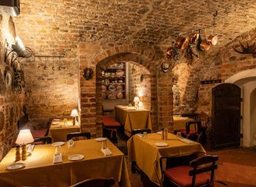 lithuania/vilnius/old-town/restaurant/lokys
