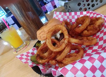 wisconsin/la-crosse/restaurant/hillbilly-s-bar-grill