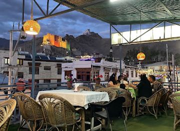 india/leh/restaurant/dreamland-restaurant