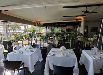 new-caledonia/poya/restaurant/la-pirogue