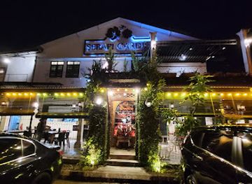 malaysia/sarawak/restaurant/bonfire-at-serapi-garden