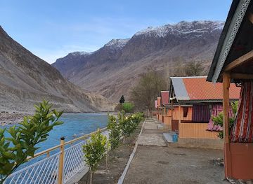 pakistan/baltistan/restaurant/henzal-bayak-shinwari