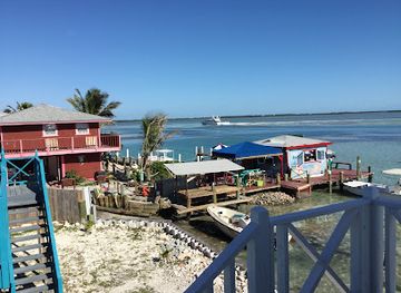 the-bahamas/bimini-islands/restaurant/edith-s-pizza