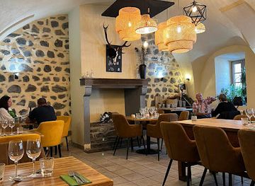 france/auvergne-volcanoes/restaurant/auberge-de-la-loue