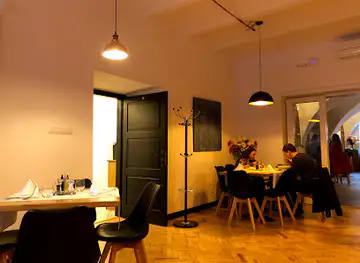 Hlavna100