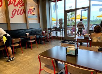 missouri/st-charles/restaurant/loaded-elevated-nachos