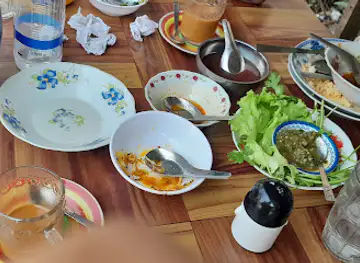 သဇင်ထမင်းဆိုင်