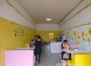 laos/muang-sing/restaurant/hamburger-fried-chicken-ice-cream-fruit-tea