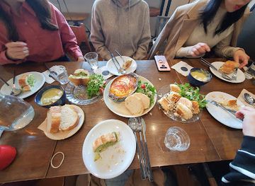 south-korea/suwon/restaurant/sleeping-table