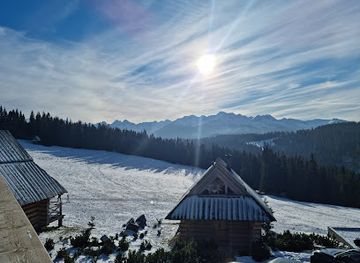 poland/tatra-mountains/restaurant/karczma-i-szalasy-szymkowka-z-widokiem-na-tatry