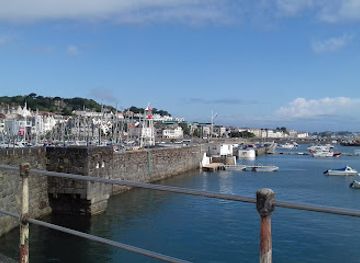 guernsey/moulin-huet-bay/restaurant/pier-17-restaurant
