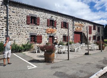 france/auvergne-volcanoes/restaurant/auberge-de-la-moreno