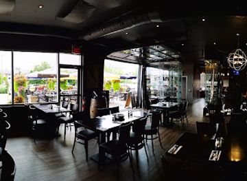 canada/niagara-falls/lundy-s-lane/restaurant/strada-west