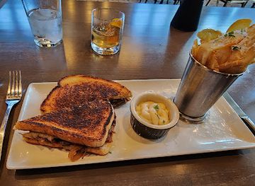illinois/peoria/restaurant/saffron-social