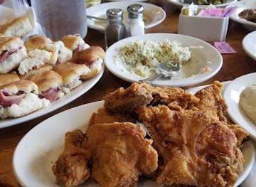 north-carolina/coastal-plain/restaurant/dan-l-boone-inn