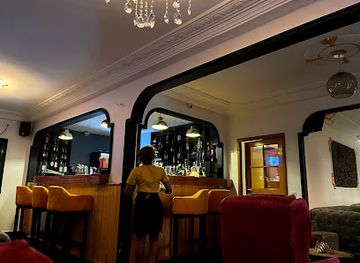 cameroon/dja-faunal-reserve/restaurant/harrods-lounge