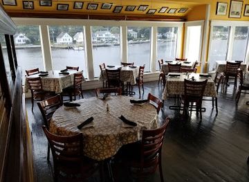 connecticut/mystic-seaport/restaurant/s-p-oyster-restaurant-and-bar