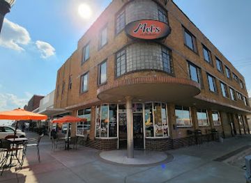 missouri/lebanon/restaurant/mel-s-on-madison