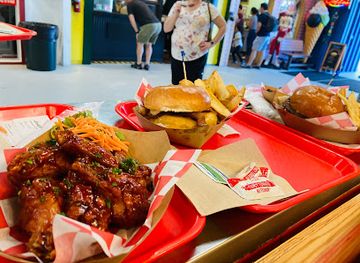 massachusetts/provincetown/restaurant/mean-ptown-burgers