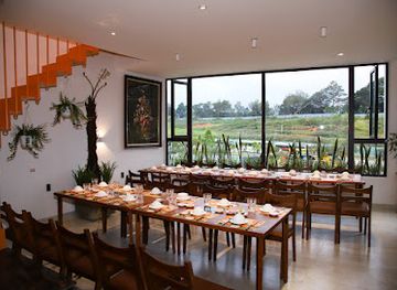vietnam/dalat/xuan-huong-lake/restaurant/nha-hang-cuong-thien-huong