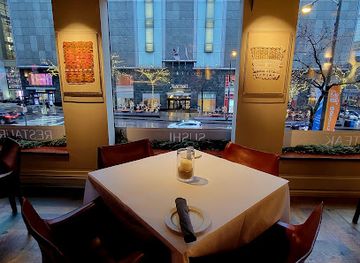 illinois/chicago/magnificent-mile/restaurant/the-evie