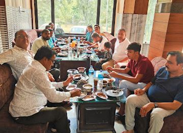 india/kashmir-great-lakes/restaurant/arya-magotra-blue-sawan-palace-indian-restaurant