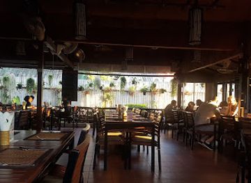 thailand/phuket-province/restaurant/black-cat-bar-restaurant
