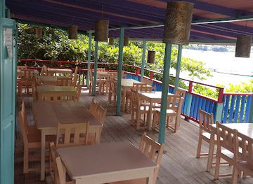 saint-vincent-and-the-grenadines/botanic-gardens-st-vincent/restaurant/coco-s-place-restaurant-and-bar